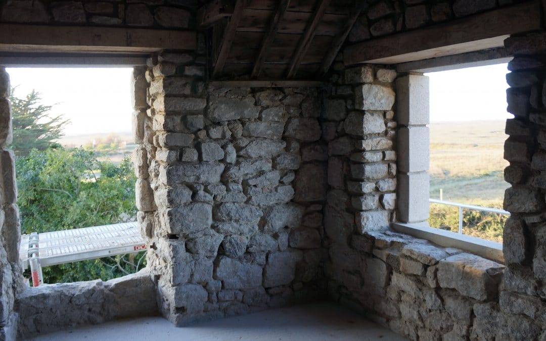 RÉNOVATION D’UNE MAISON EN PIERRE À PLOUHARNEL – 2017