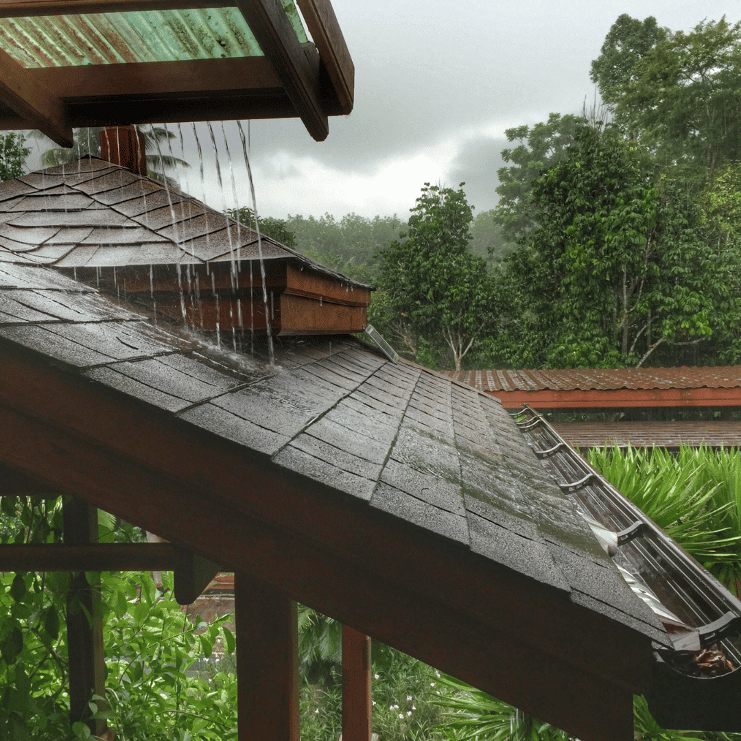 maison-à-toit-plait-pluie